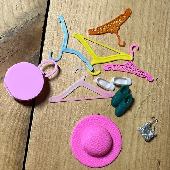 Lot of 24 Vintage Barbie Dolls + Clothes & accessories. 1966 Twist n Turn Doll - Picture 9 of 13